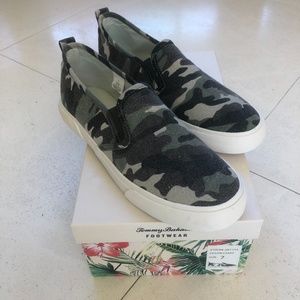 Tommy Bahama Slip-on Camo Canvas Sneaker sz 7